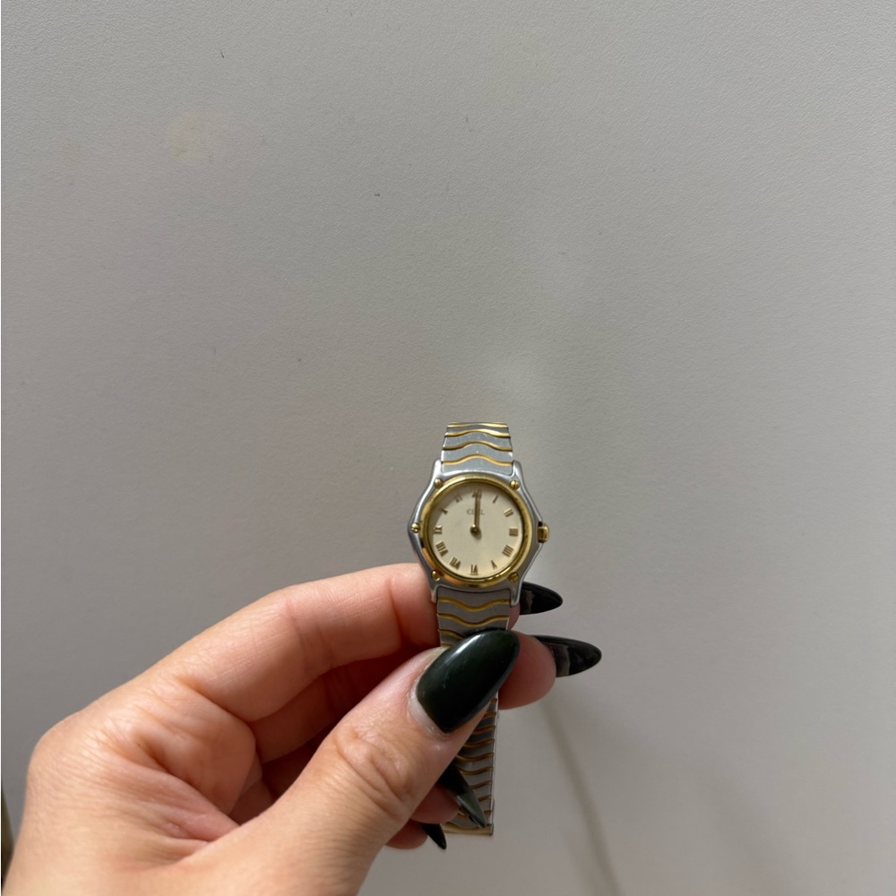 Elegant Two-Tone Women's Watch.
